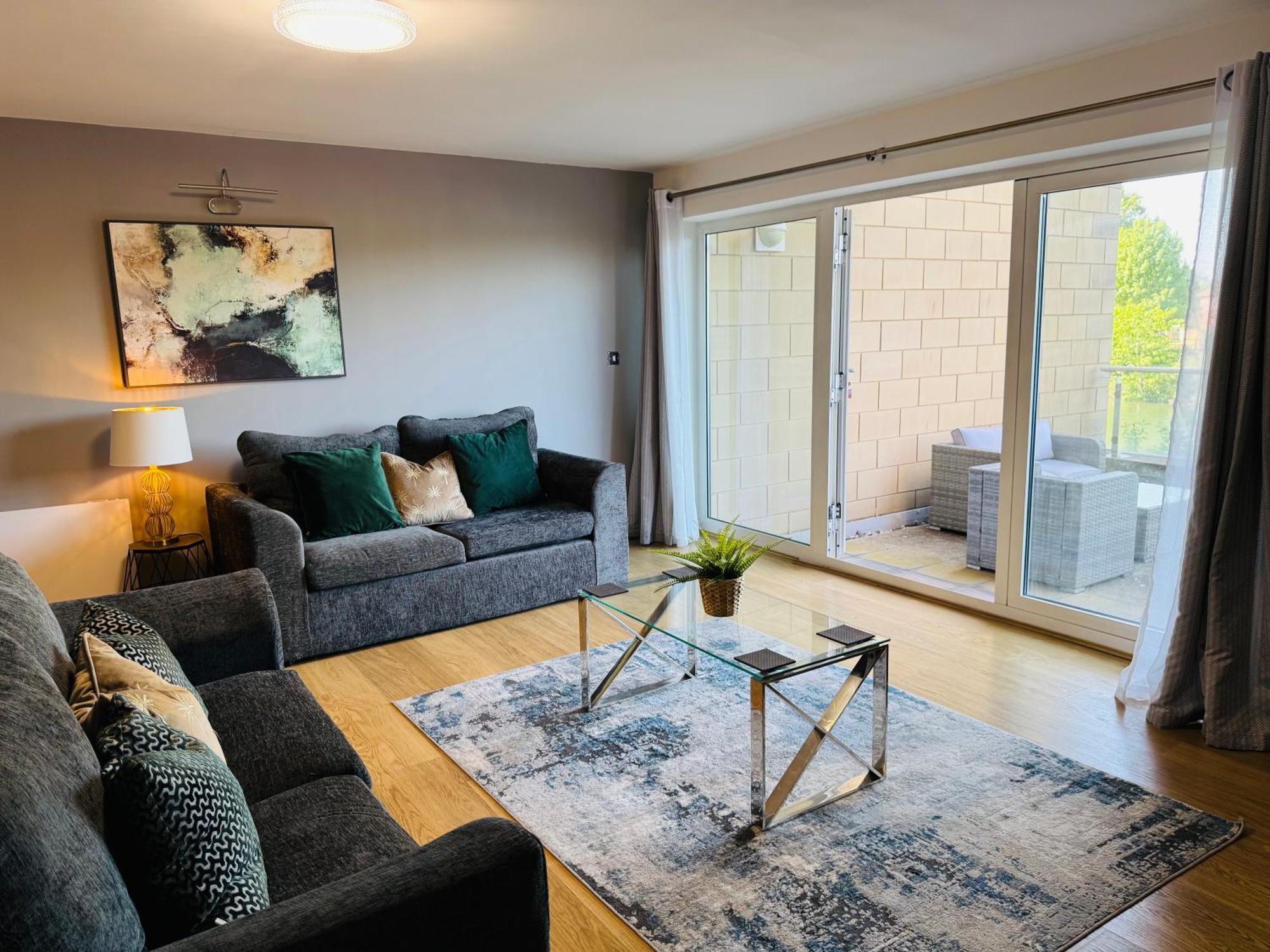 Apartment Spacious 2 Bed Perfect For Centre & Bay, Pool, Gym