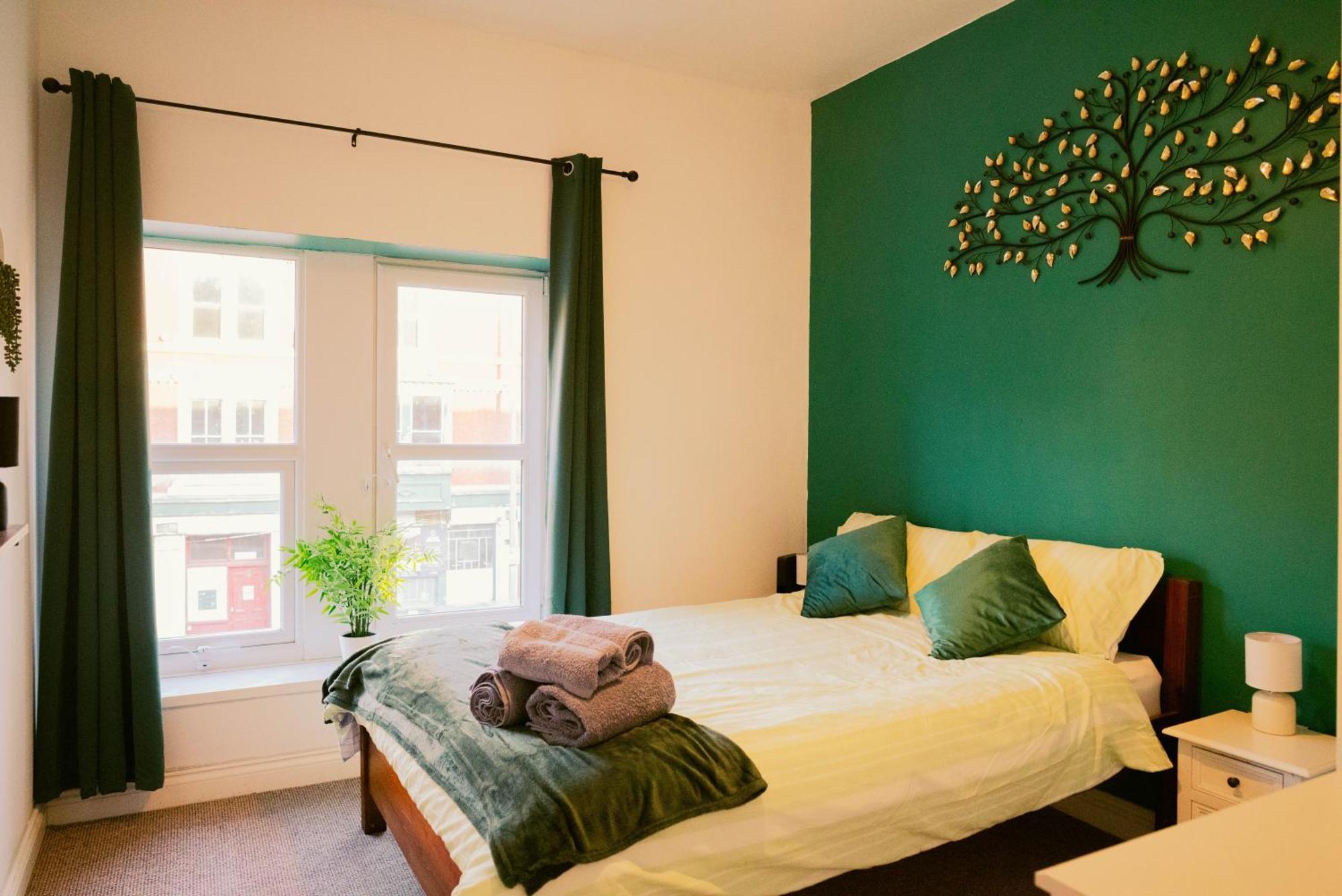 Apartment Modern 4 Bed - Centre - Free Parking *