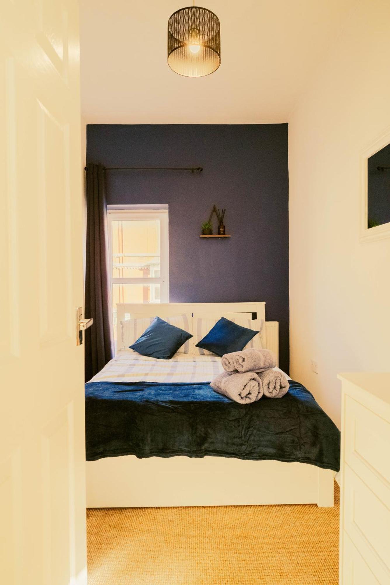 Apartment Modern 4 Bed - Centre - Free Parking