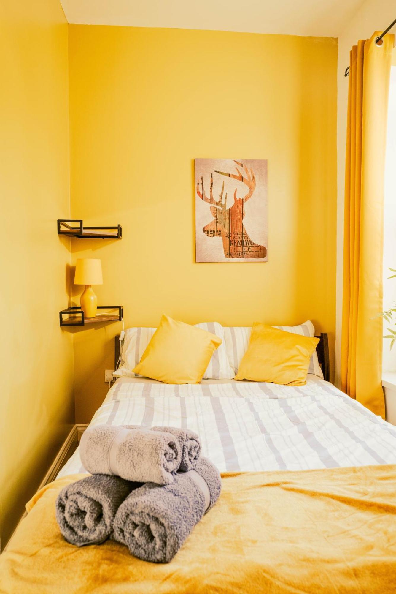 Apartment Modern 4 Bed - Centre - Free Parking *