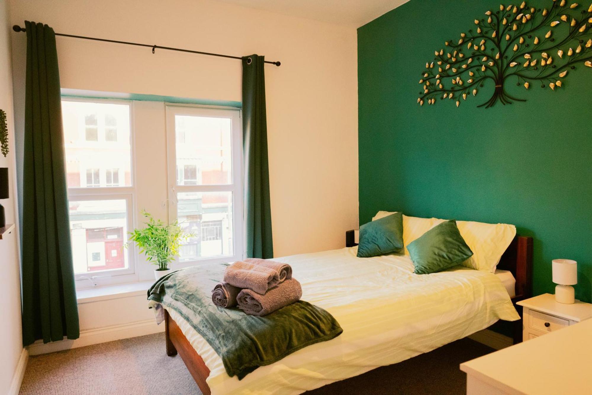 Modern 4 Bed - Centre - Free Parking Cardiff