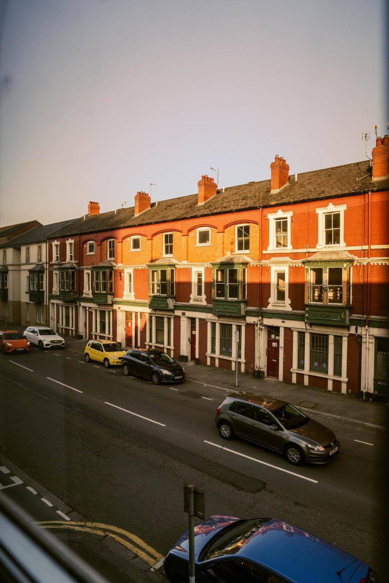 Modern 4 Bed - Centre - Free Parking Cardiff