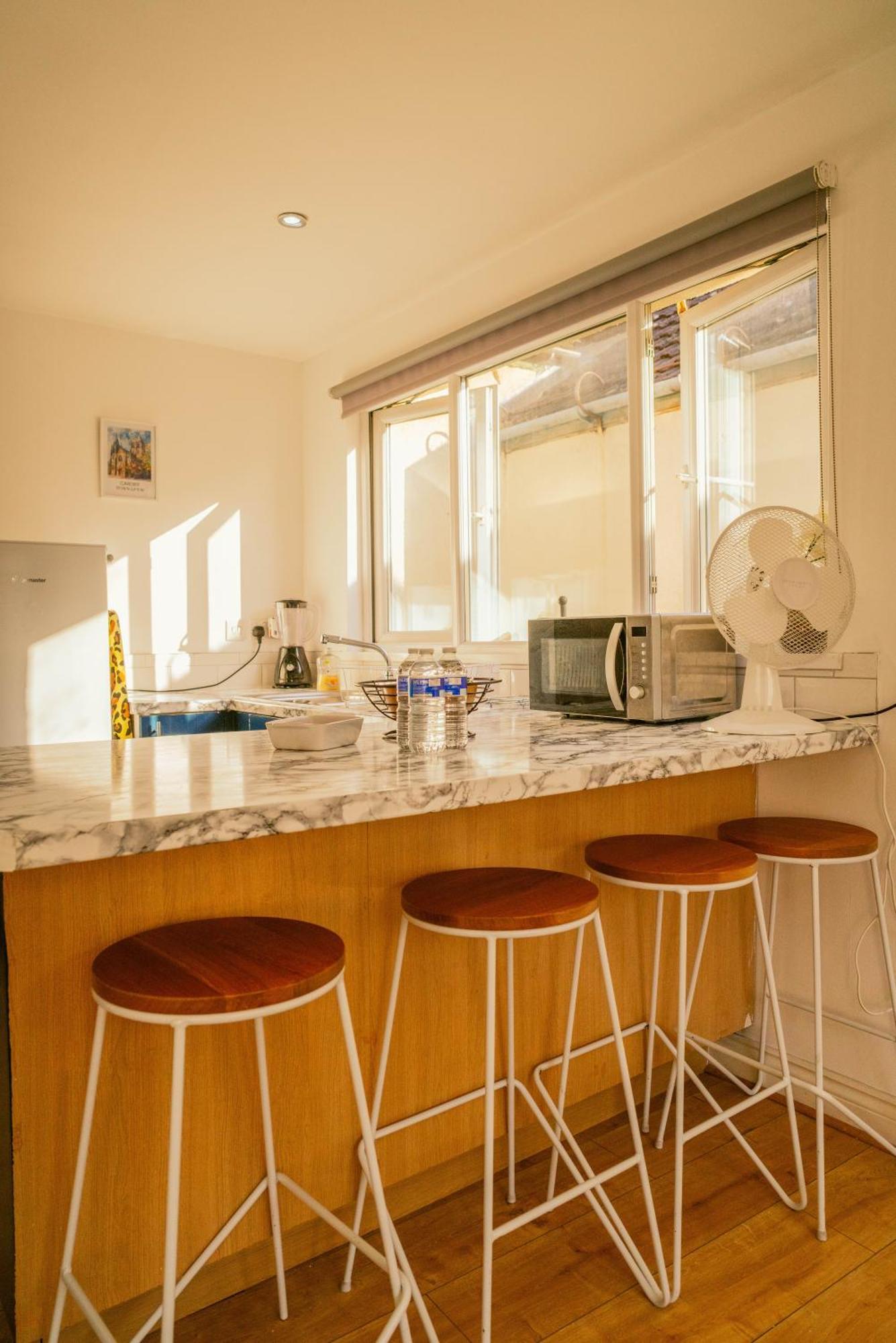 Modern 4 Bed - Centre - Free Parking Apartment Cardiff