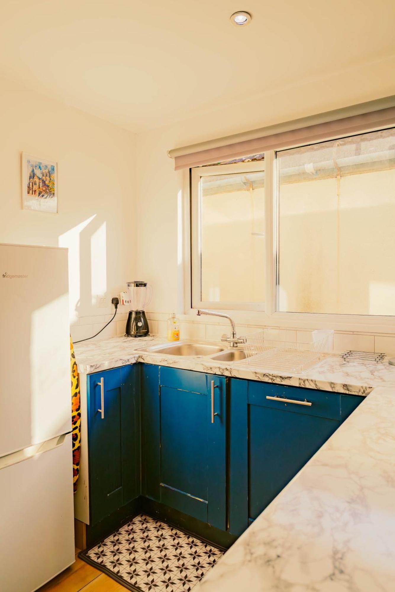 Modern 4 Bed - Centre - Free Parking * Cardiff