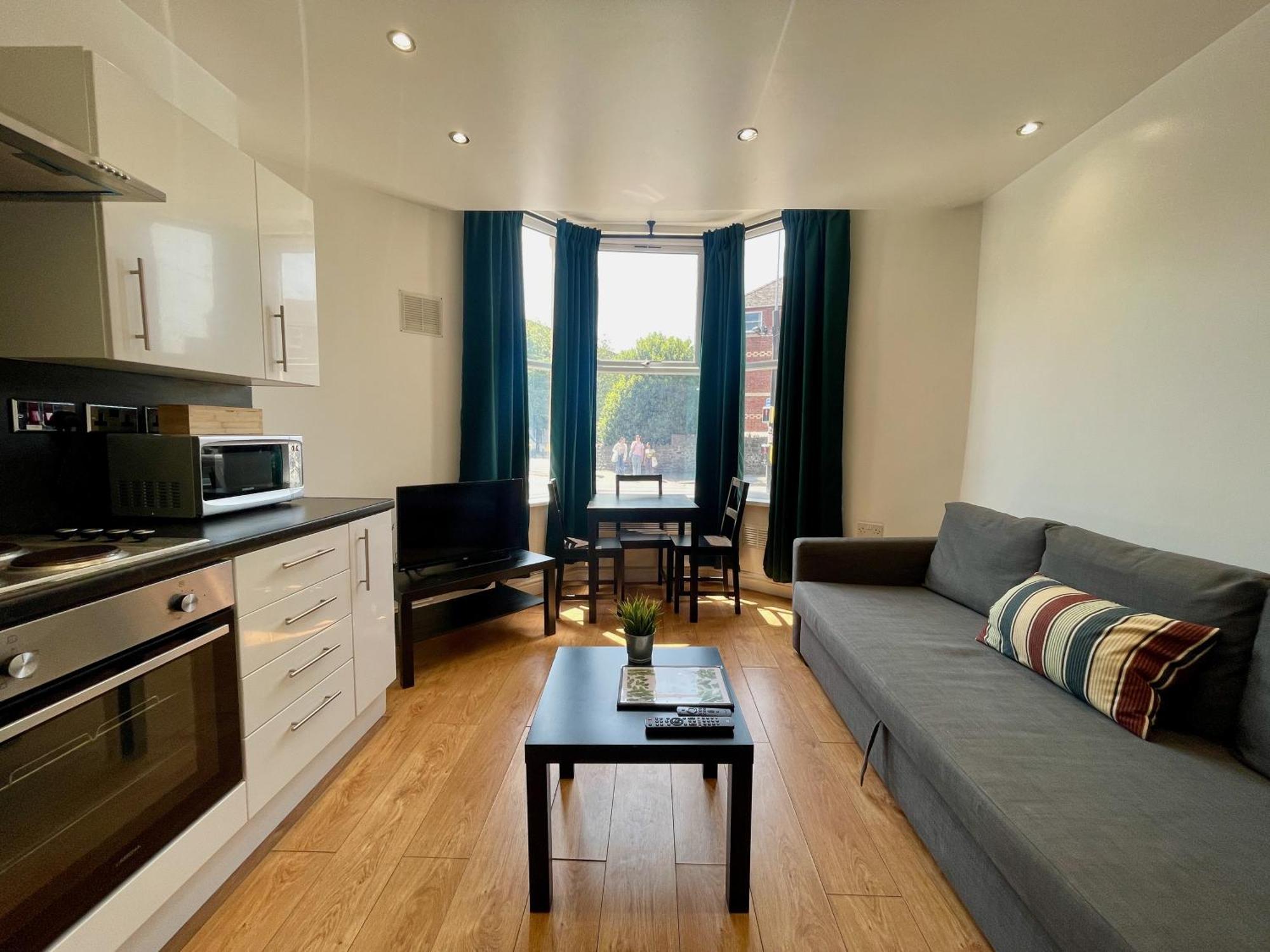Relax In A Modern By The Centre & Bute Park Apartment