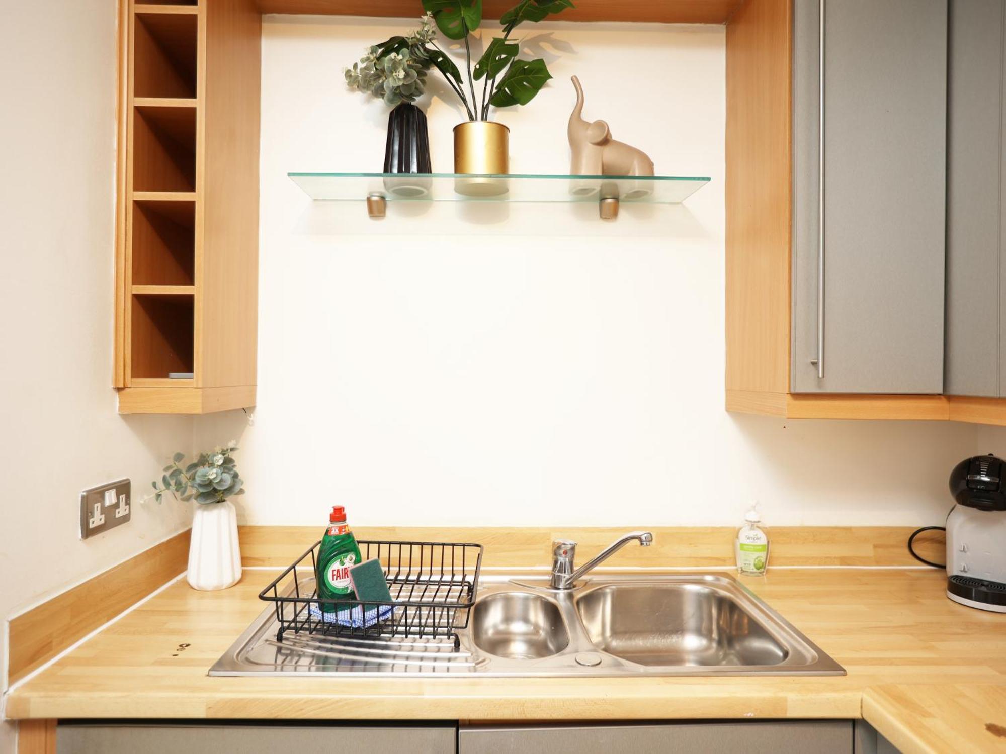 Queen Street Executive By N And N Stays, Close To Centre, Restaurants And Shops, Secure Private Parking, Perfect Location While Visiting For Work Or A Short Break *