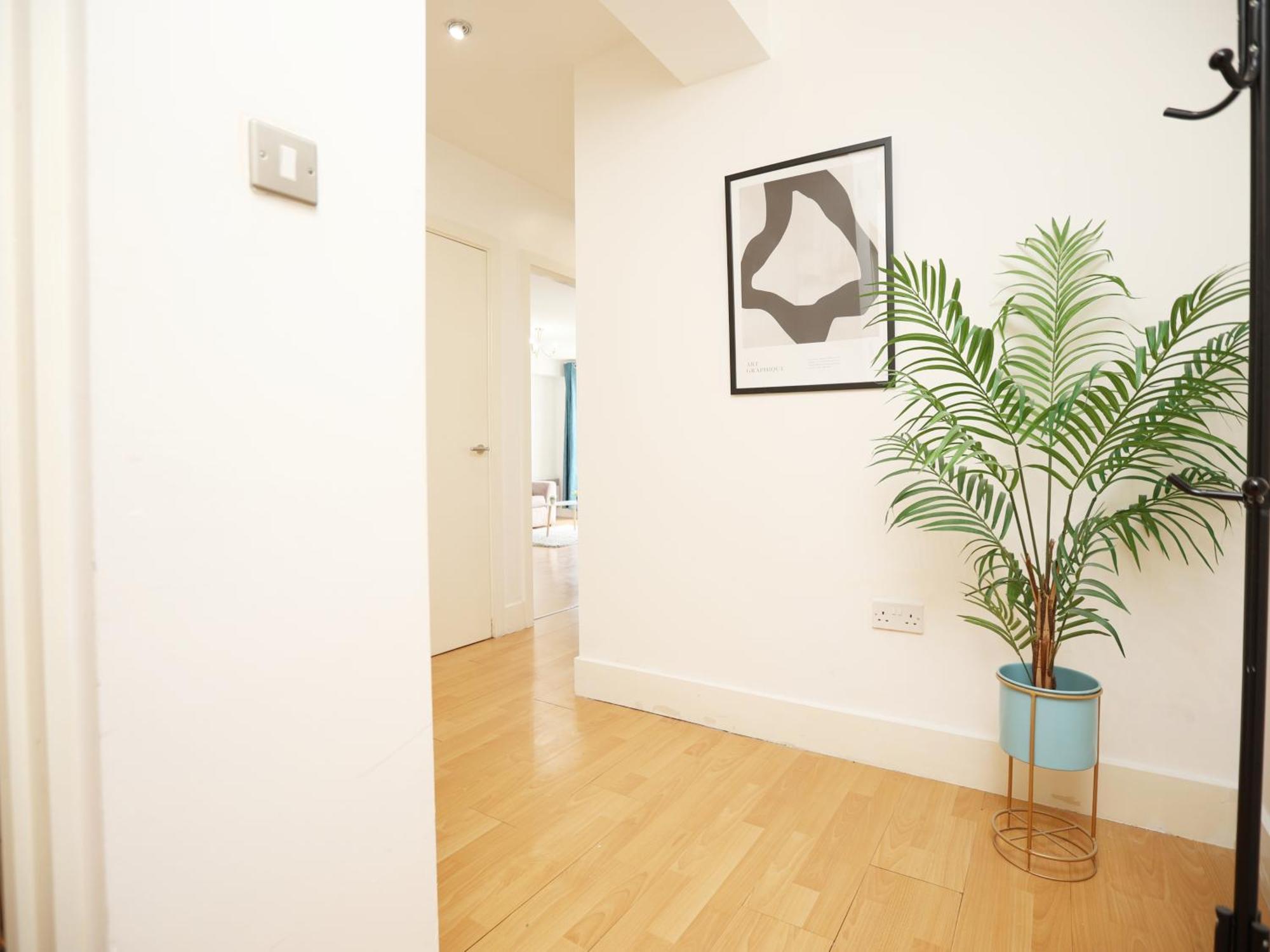 Apartment Queen Street Executive By N And N Stays, Close To Centre, Restaurants And Shops, Secure Private Parking, Perfect Location While Visiting For Work Or A Short Break