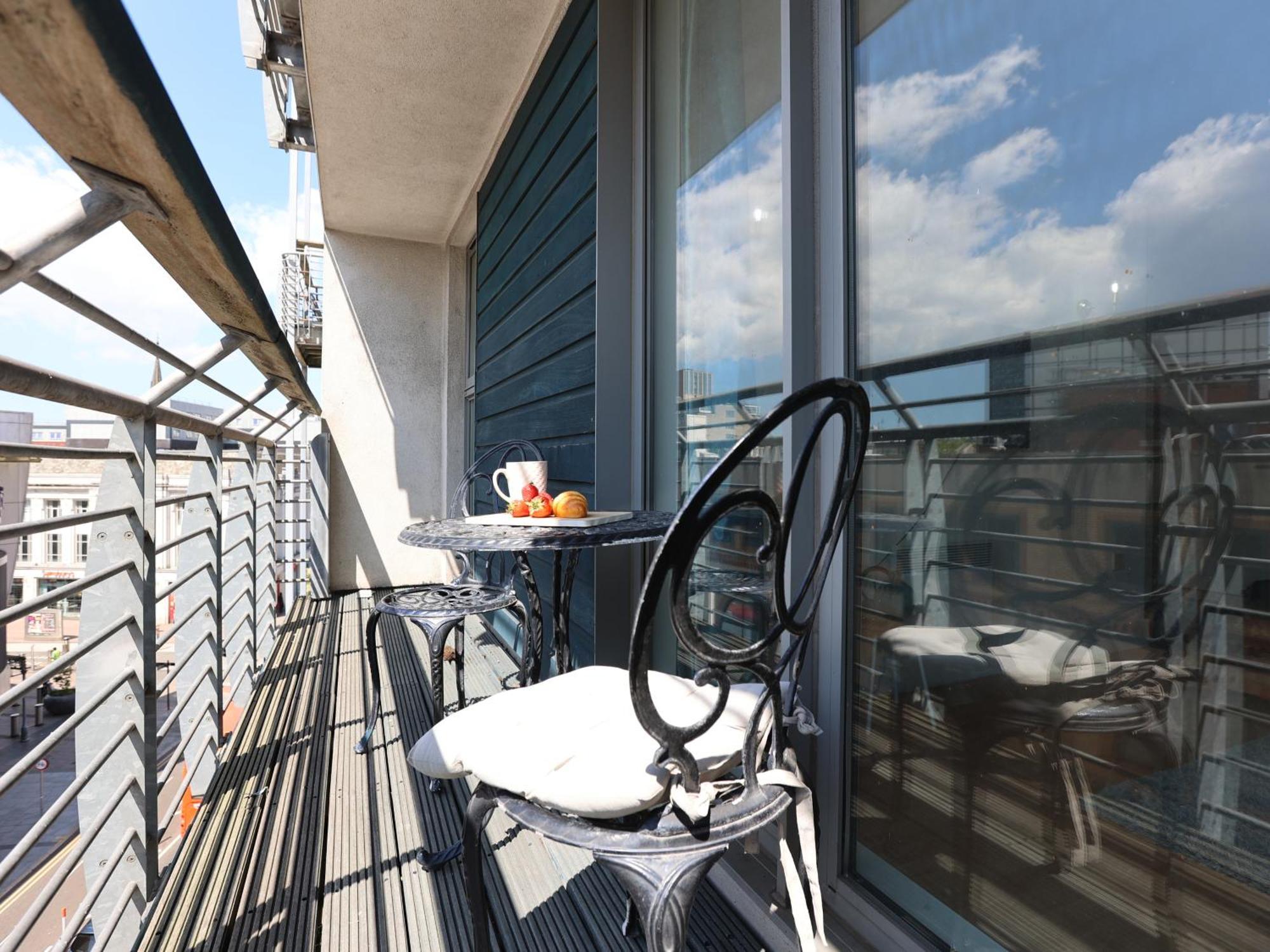 Apartment Queen Street Executive By N And N Stays, Close To Centre, Restaurants And Shops, Secure Private Parking, Perfect Location While Visiting For Work Or A Short Break Cardiff