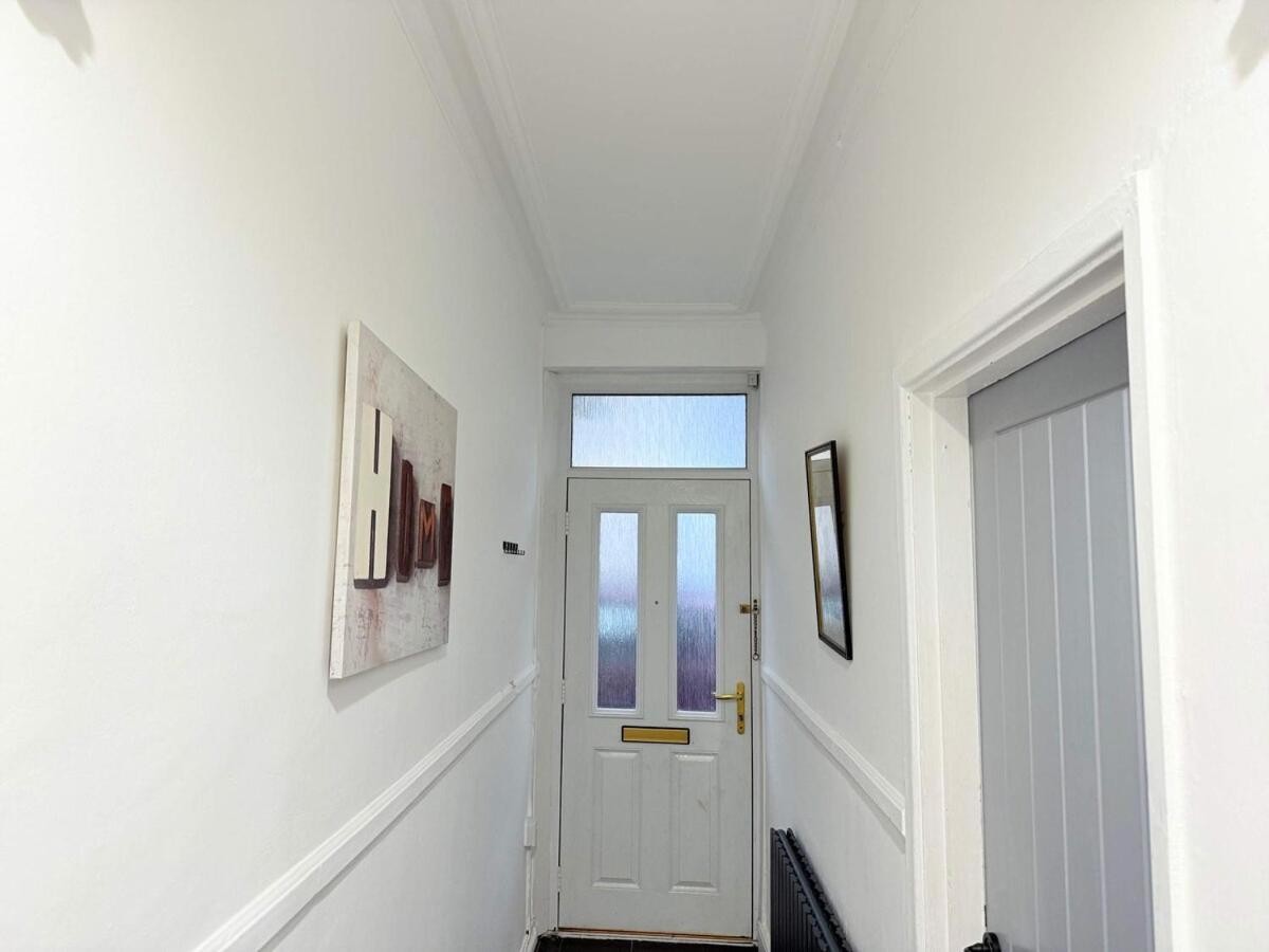Spacious 4 Bed House Near Centre With Parking Cardiff