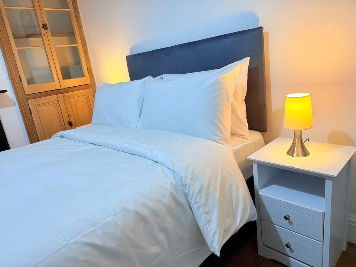 Spacious 4 Bed House Near Centre With Parking * Cardiff