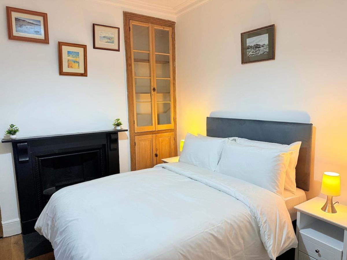 Spacious 4 Bed House Near Centre With Parking