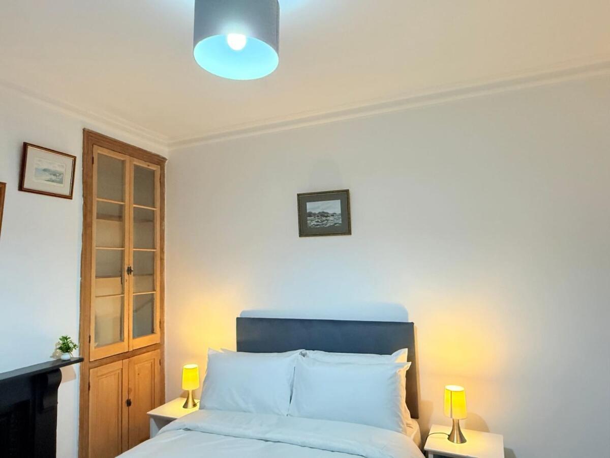 Spacious 4 Bed House Near Centre With Parking Holiday home