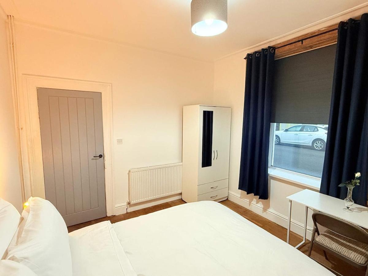 Spacious 4 Bed House Near Centre With Parking Cardiff
