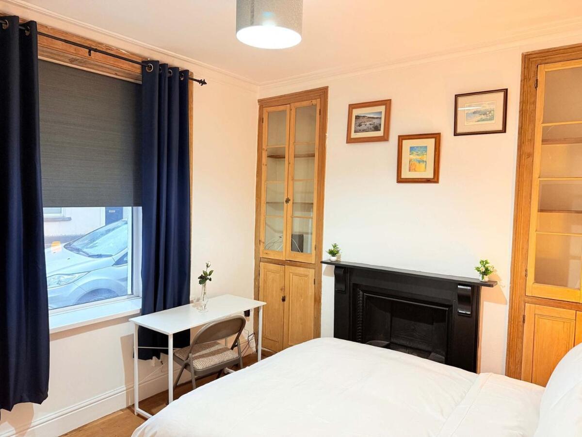 Spacious 4 Bed House Near Centre With Parking * Cardiff