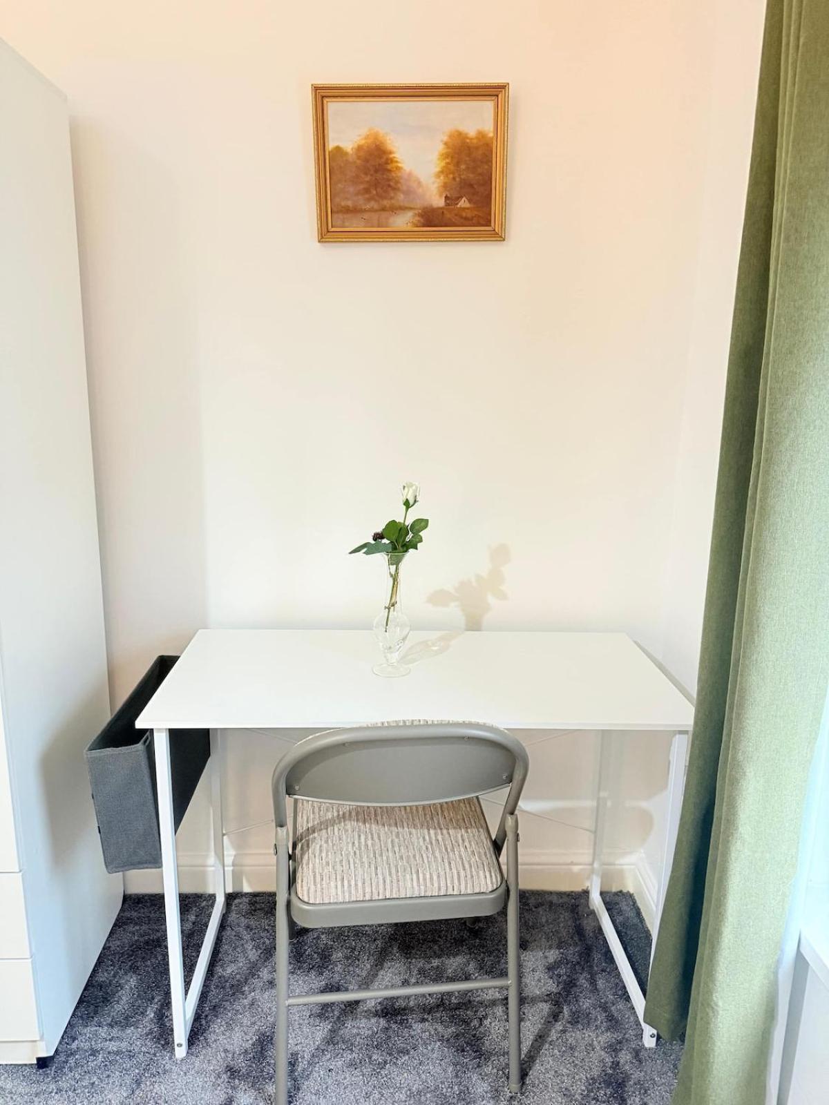 Spacious 4 Bed House Near Centre With Parking * Cardiff
