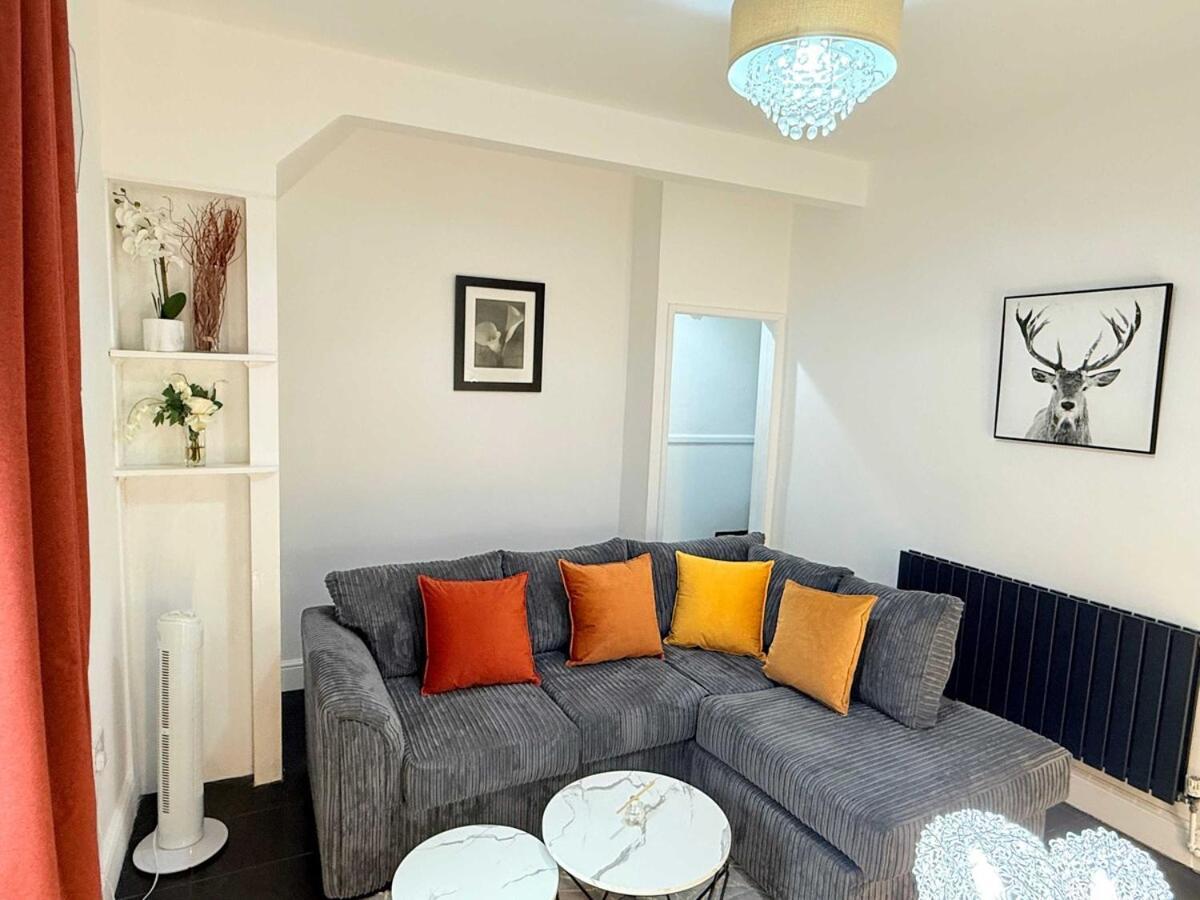 Spacious 4 Bed House Near Centre With Parking * Cardiff