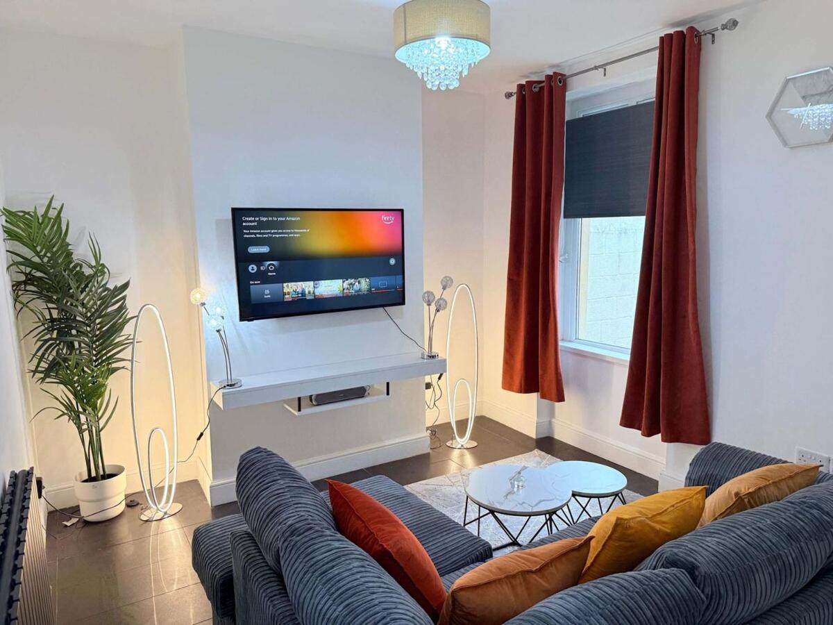 Spacious 4 Bed House Near Centre With Parking Cardiff