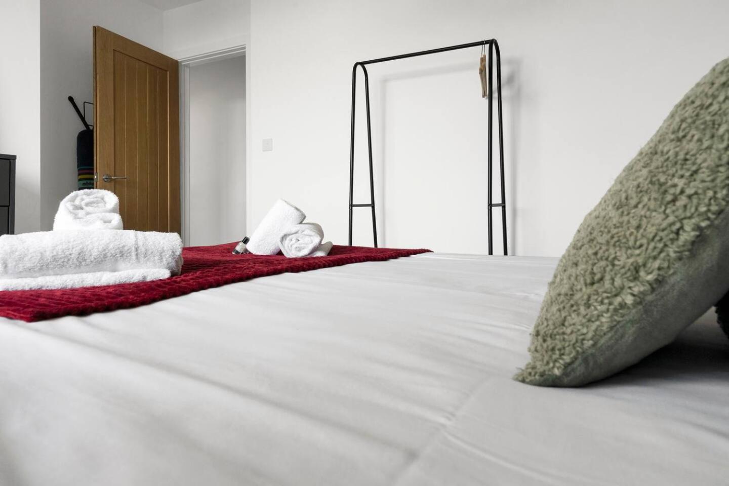 Stylish & Modern - Free Parking - Wifi Apartment *
