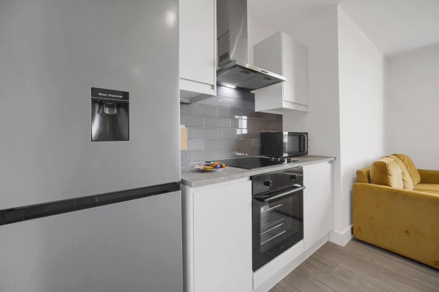 Apartment Stylish & Modern - Free Parking - Wifi Cardiff