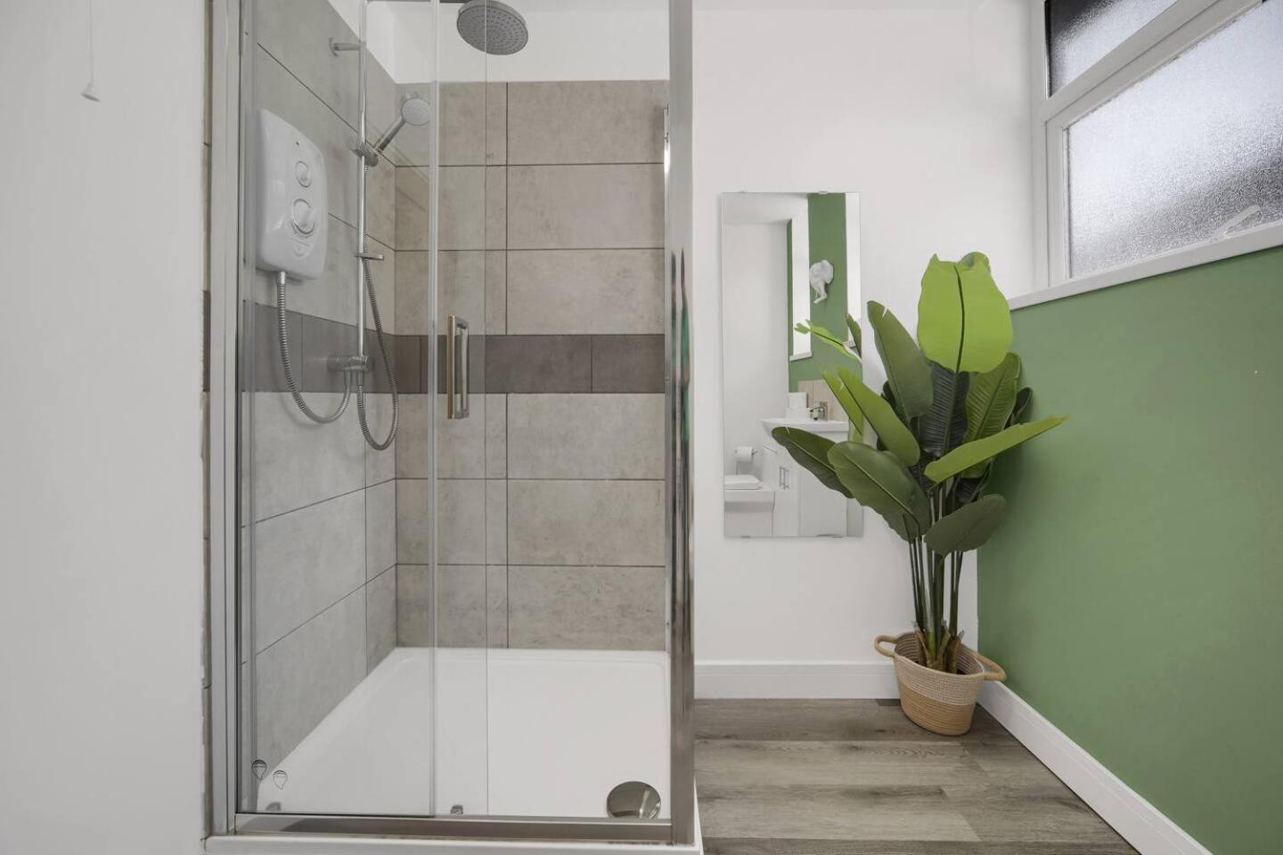 Apartment Stylish & Modern - Free Parking - Wifi Cardiff