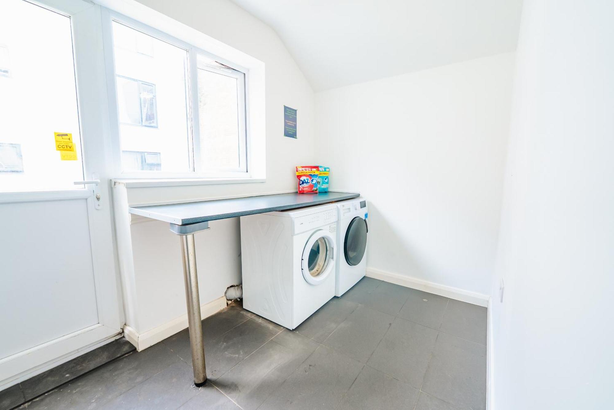 Apartment Spacious Stylish With Street View