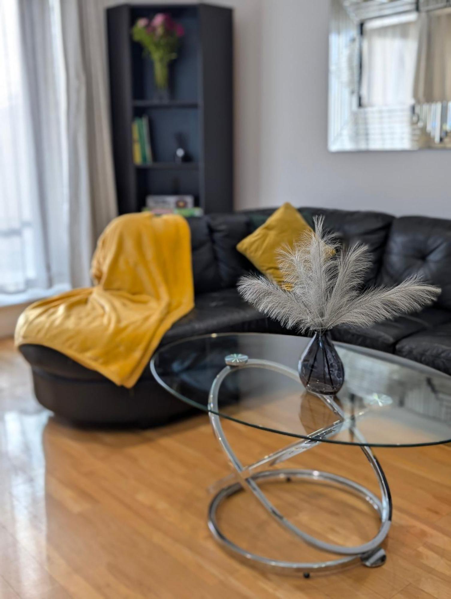 Apartment Emerald Apartment-2bed 2bath Bay,city Centre Cardiff