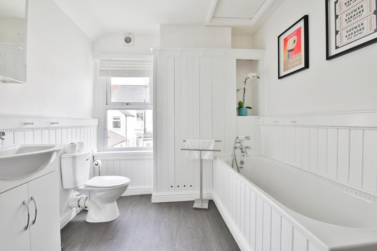 Holiday home Stunning Cardiff Bay House *