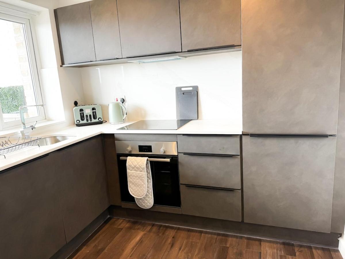 Roath Park Supermarket, Restaurants & Parking * Cardiff