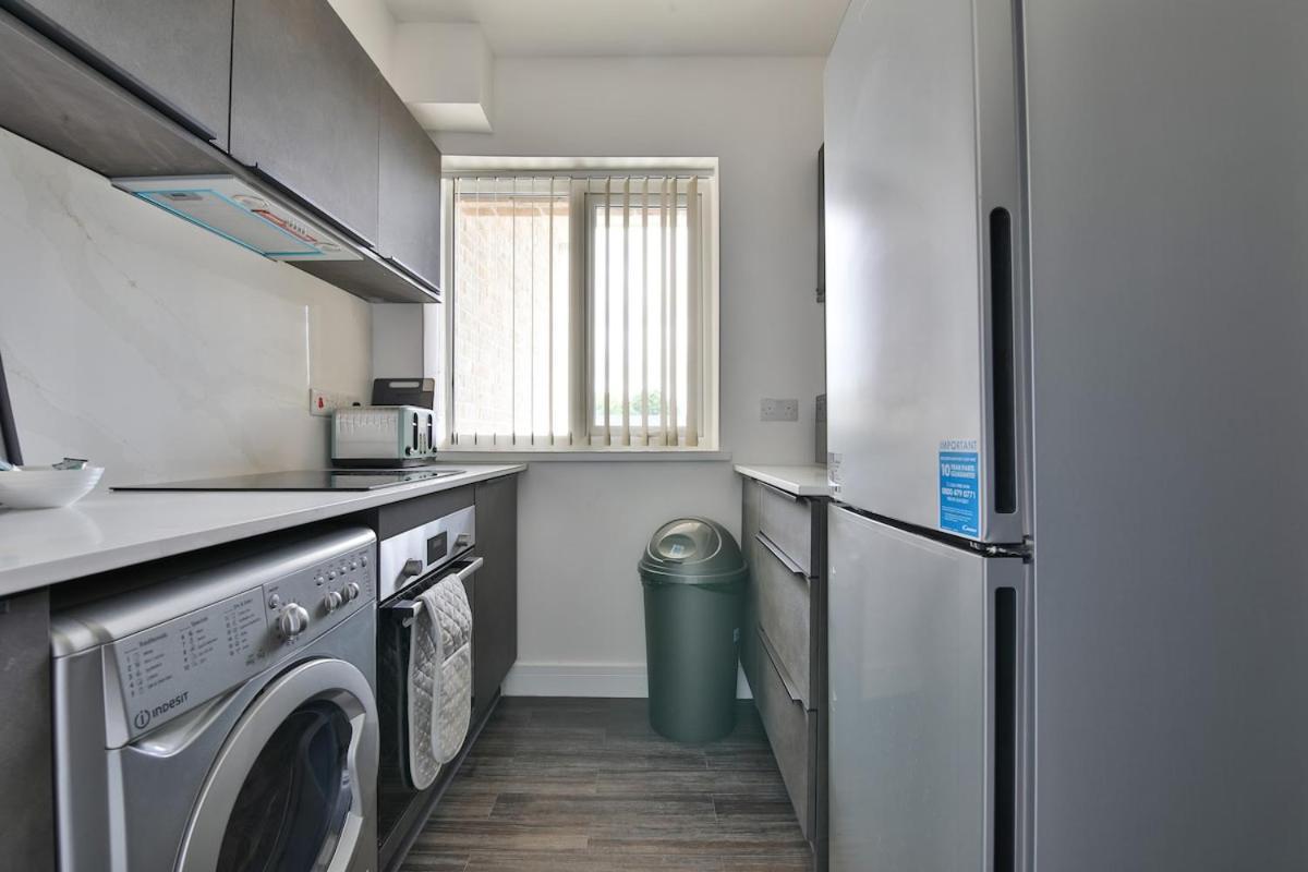Apartment Roath Park Supermarket, Restaurants & Parking