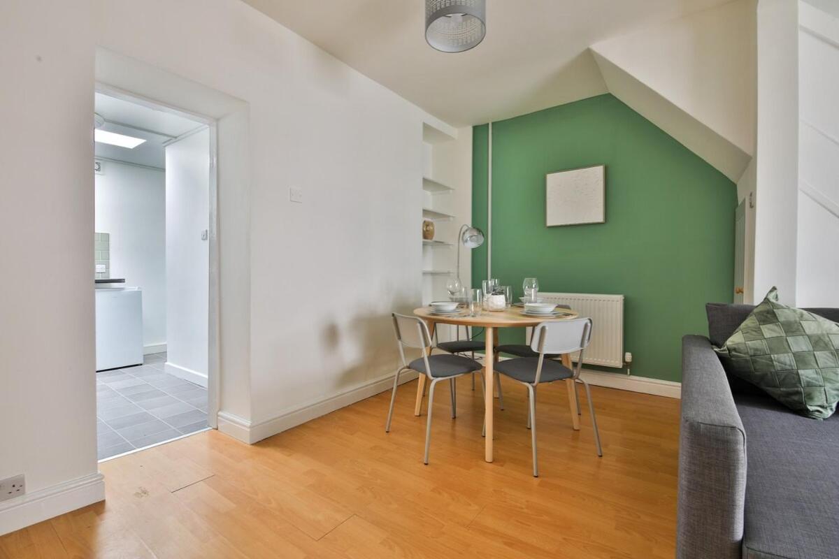 Urban 2-Bed House - 6 Mins Away From City Centre! Apartment