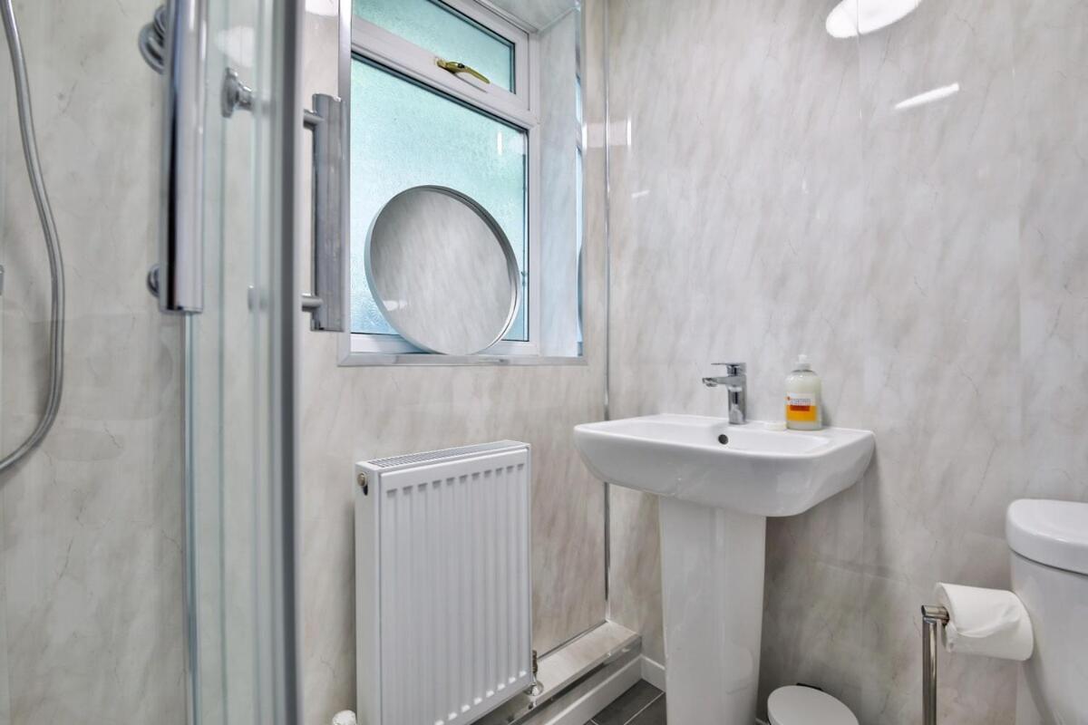Urban 2-Bed House - 6 Mins Away From City Centre! Cardiff