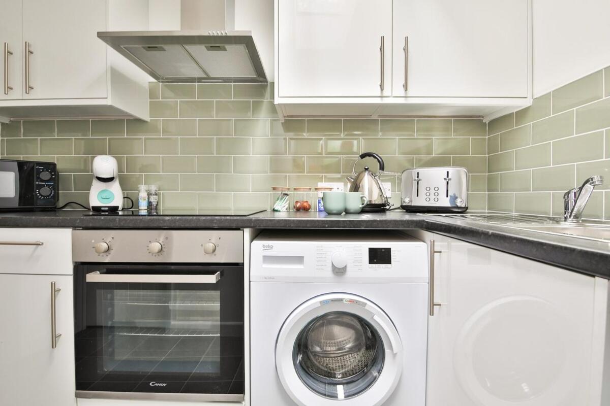 Urban 2-Bed House - 6 Mins Away From City Centre! * Cardiff
