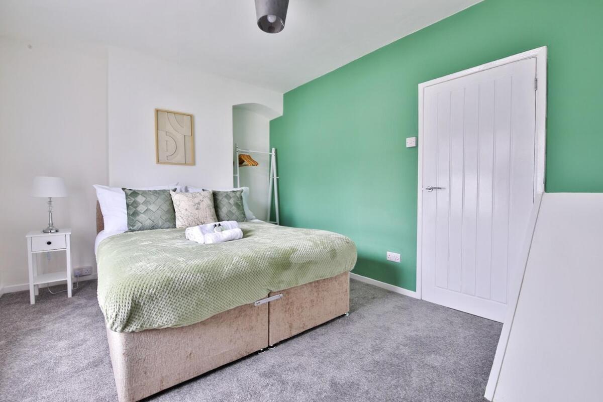 Urban 2-Bed House - 6 Mins Away From City Centre!