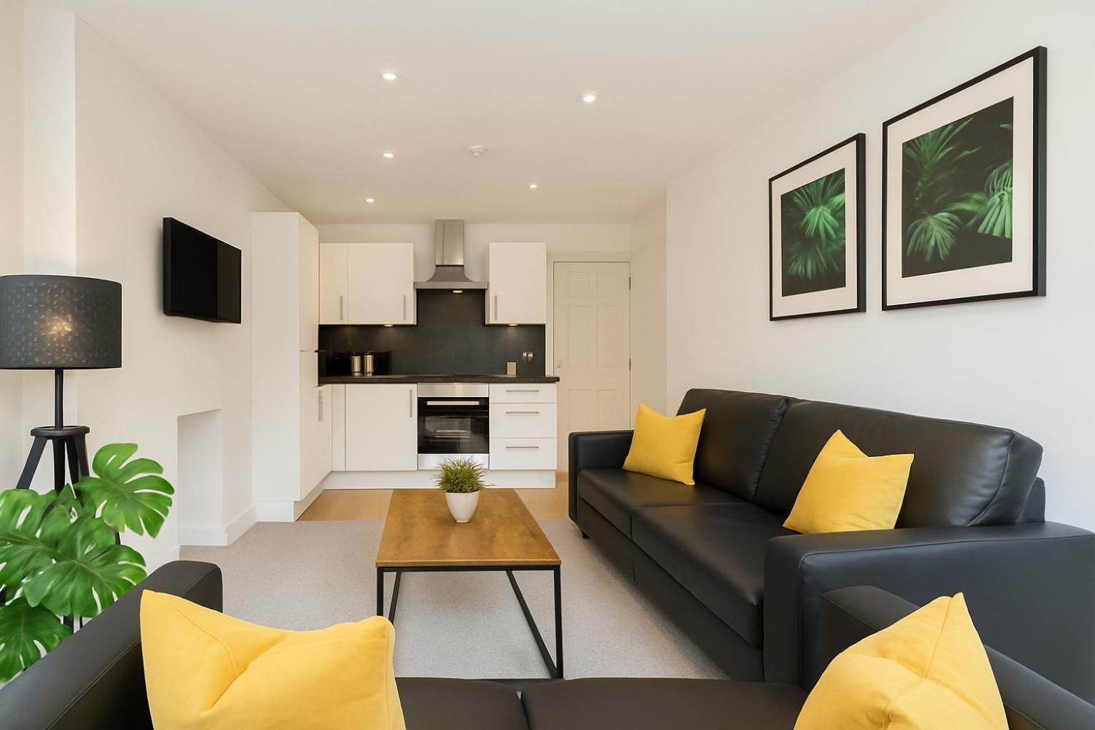 Apartment 8 Person, 4 Bedroom Light, Warm & Modern *