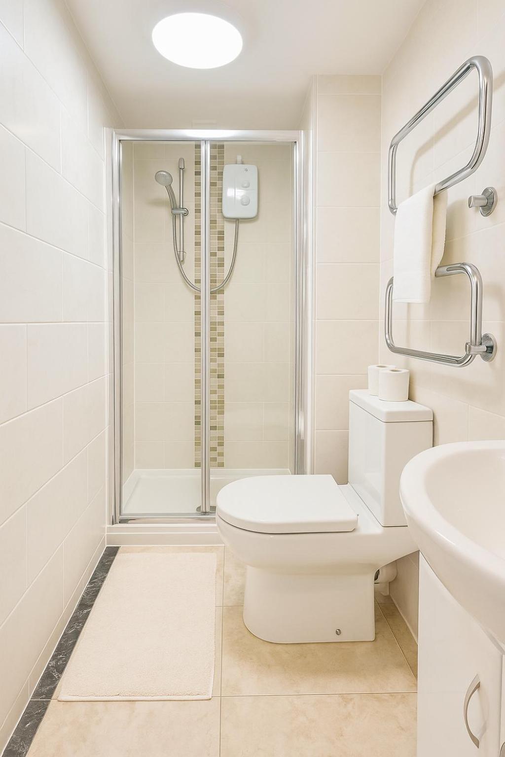 8 Person, 4 Bedroom Light, Warm & Modern * Cardiff