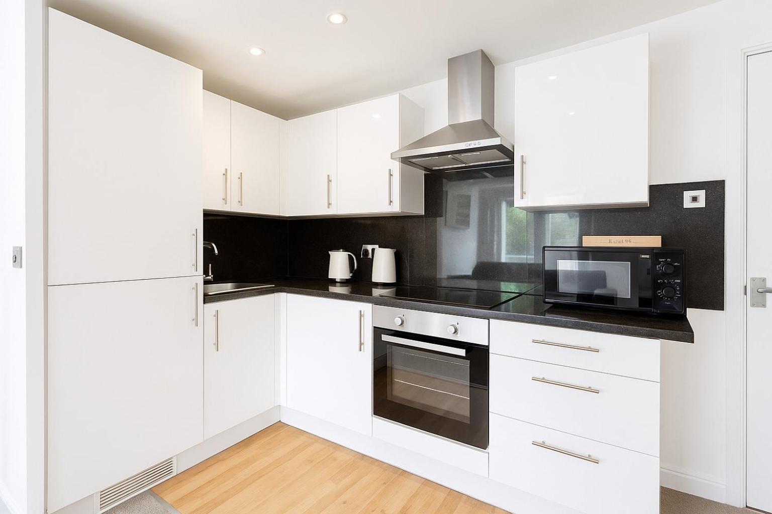 8 Person, 4 Bedroom Light, Warm & Modern