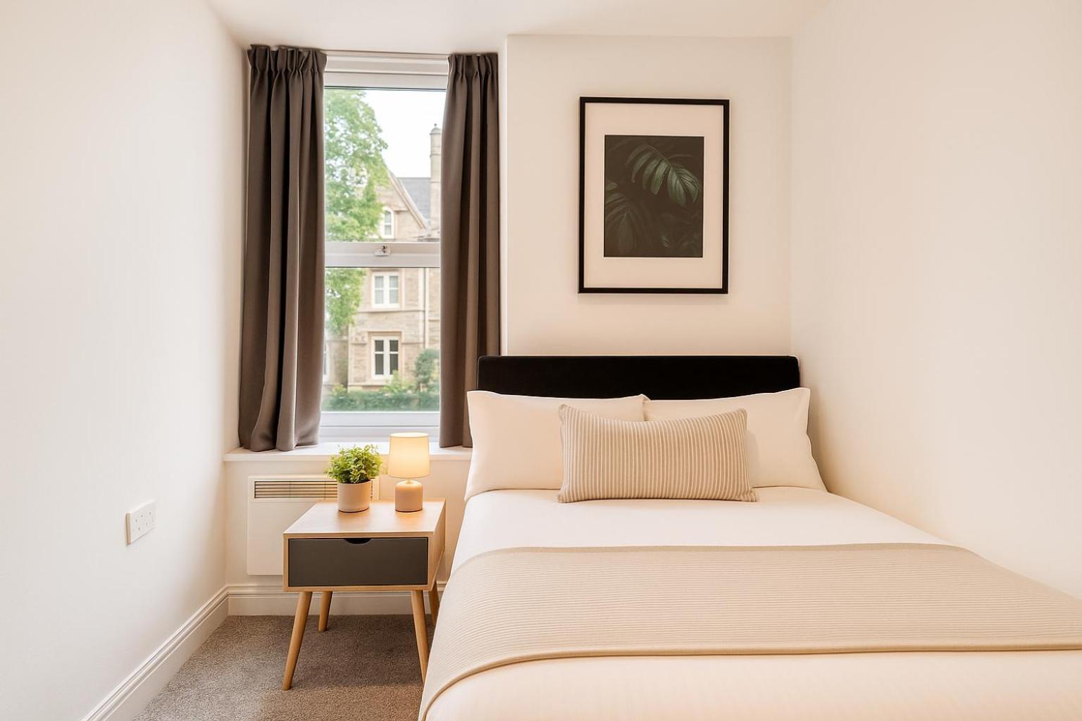 8 Person, 4 Bedroom Light, Warm & Modern Apartment