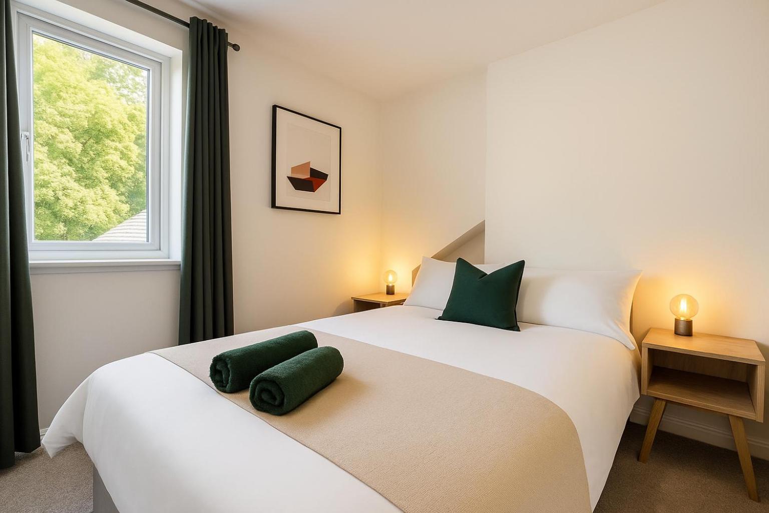 Apartment 8 Person, 4 Bedroom Light, Warm & Modern Cardiff