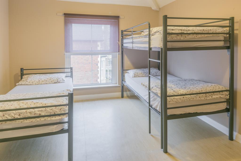 Nomad Backpacker Hostel *