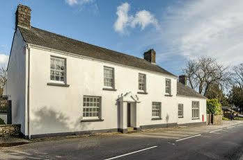 Old Post House 3* Cardiff