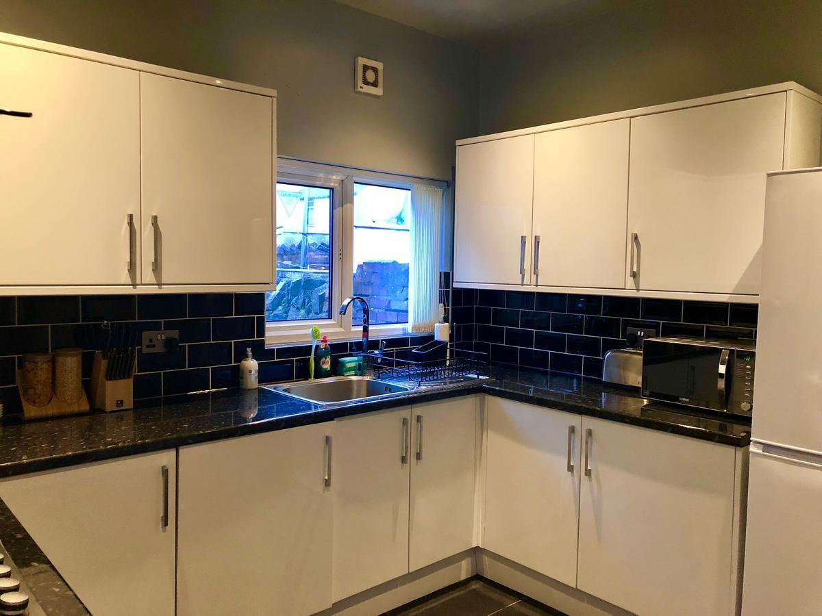 Edwardian Centre House For Big Groups, Offroad Parking & Hot Tub! * Cardiff