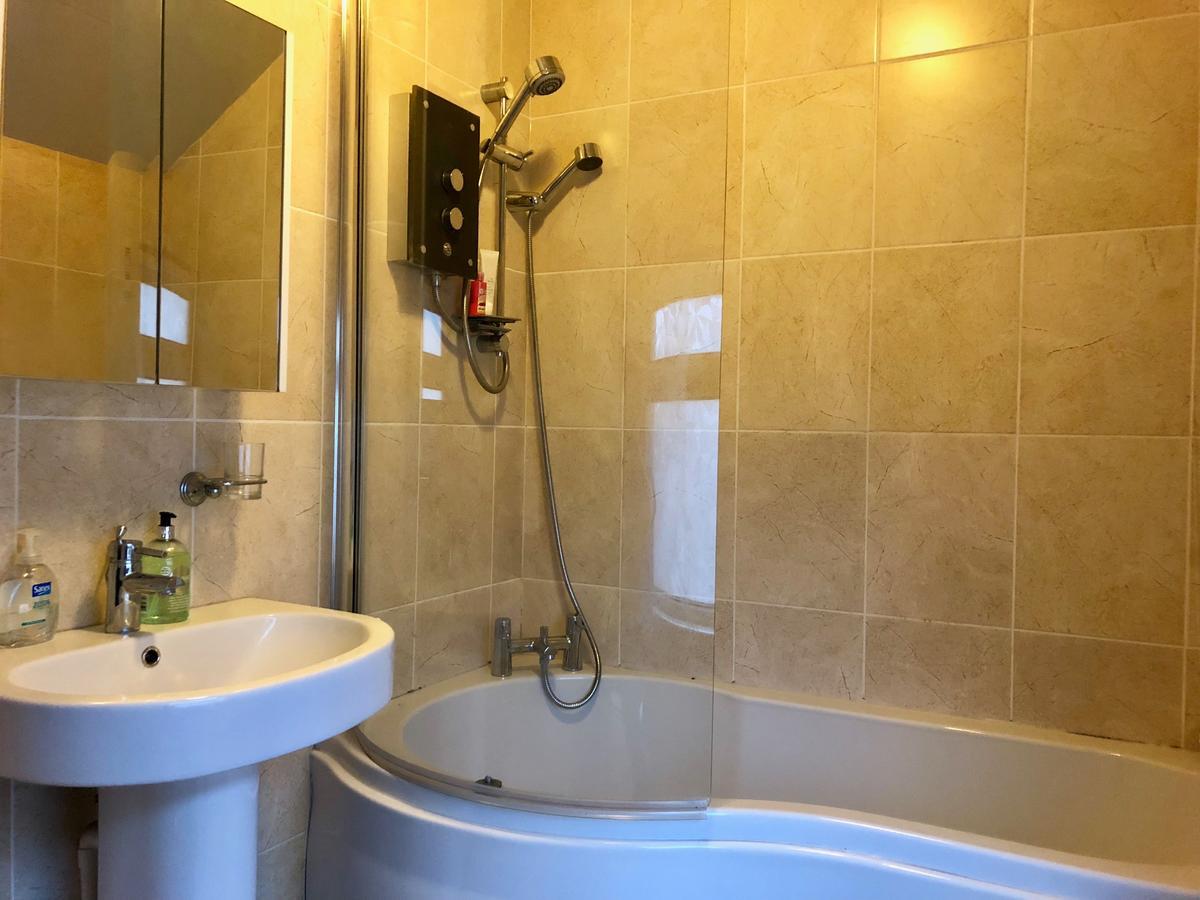 Edwardian Centre House For Big Groups, Offroad Parking & Hot Tub! *