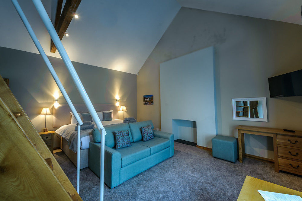 Old Post House 3*