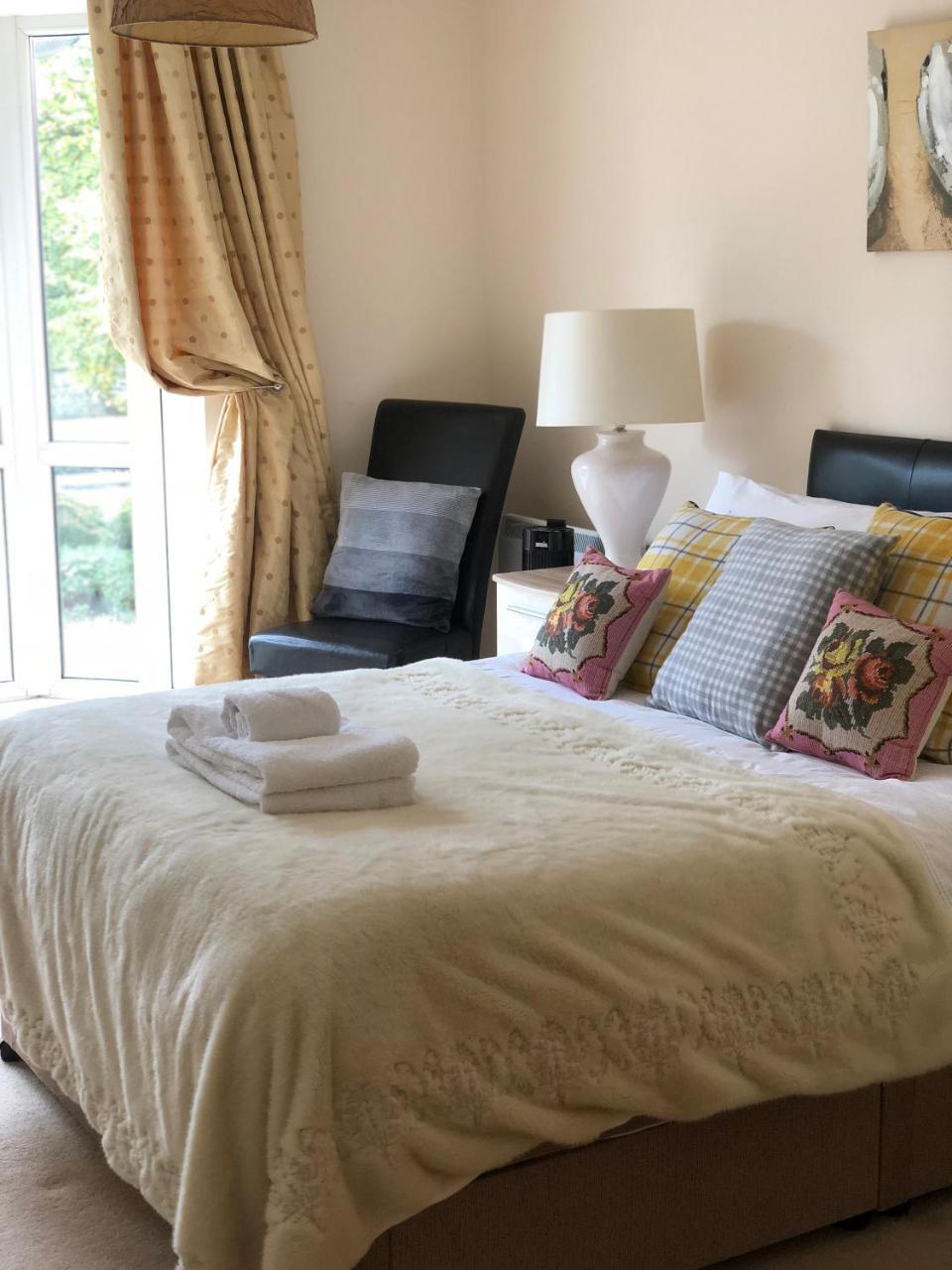 Apartment Sky Night Serviced Cardiff