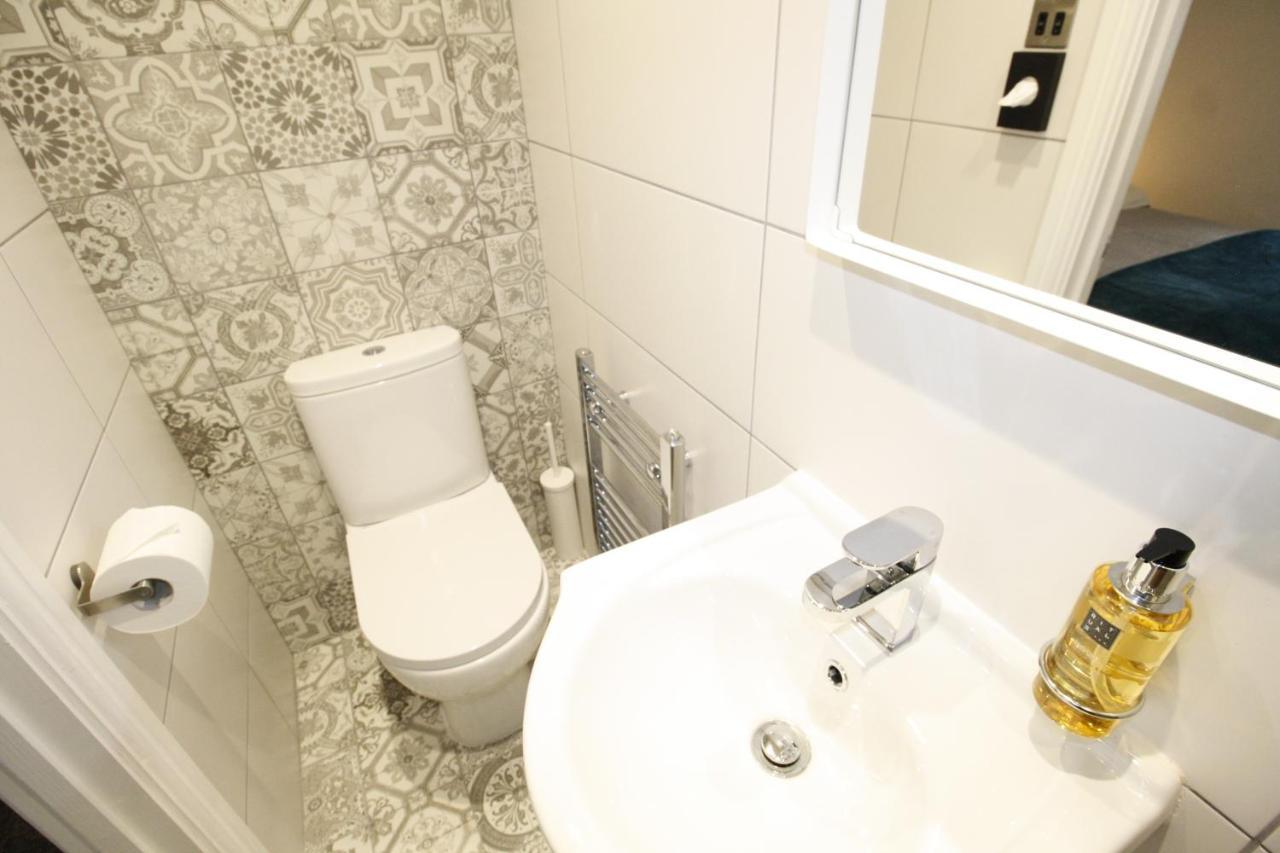 Luxurious 4-bed Victorian In The Heart Of Holiday home Cardiff