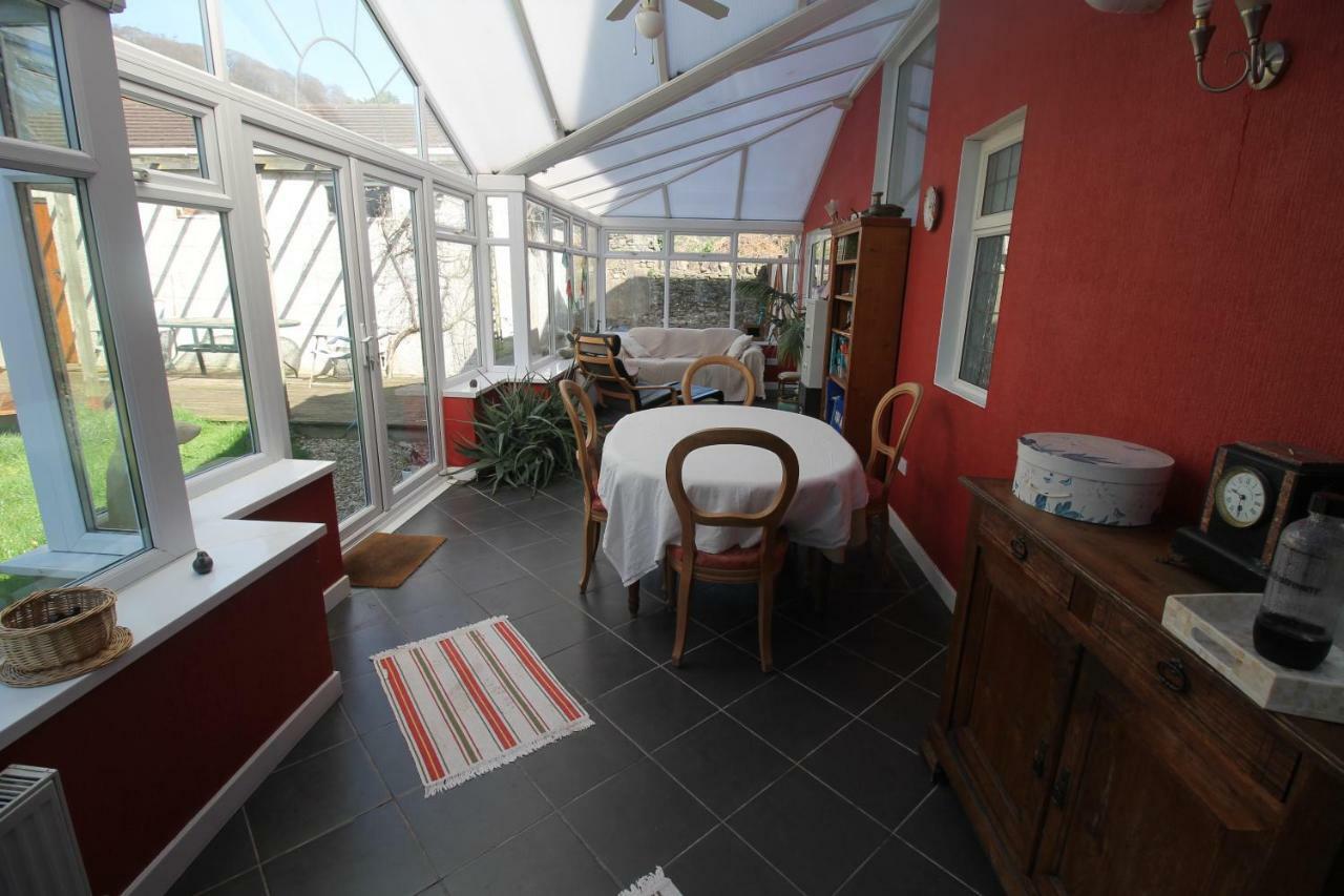 Large 4 Bedroom Family 2 Mins From Junction 32 Cardiff