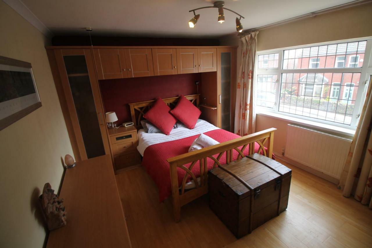 Holiday home Large 4 Bedroom Family 2 Mins From Junction 32 Cardiff