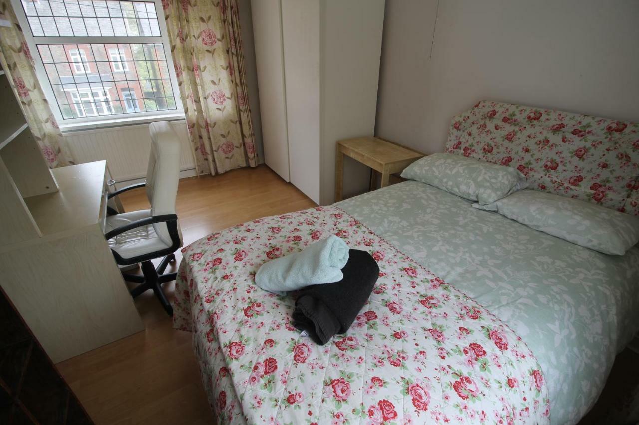 Large 4 Bedroom Family 2 Mins From Junction 32 Cardiff