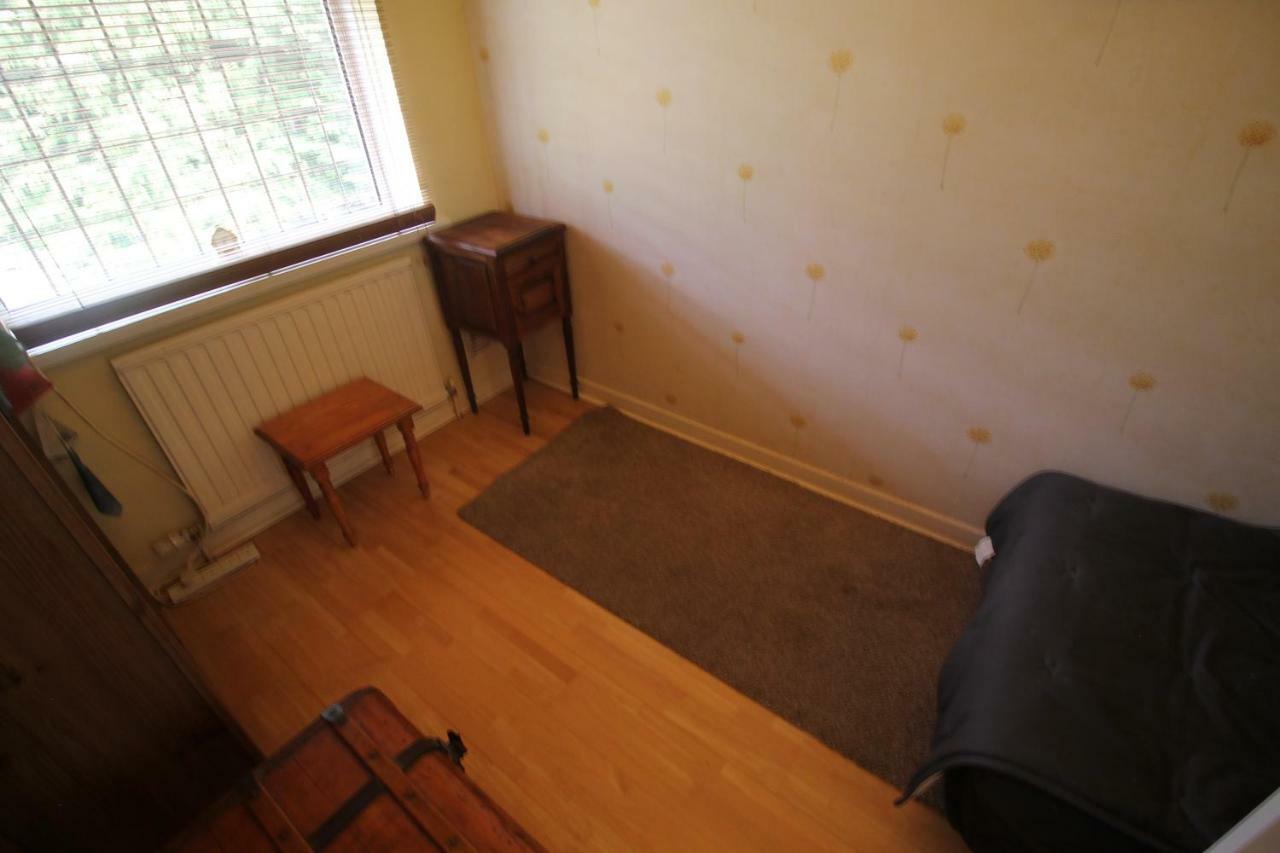Holiday home Large 4 Bedroom Family 2 Mins From Junction 32 Cardiff