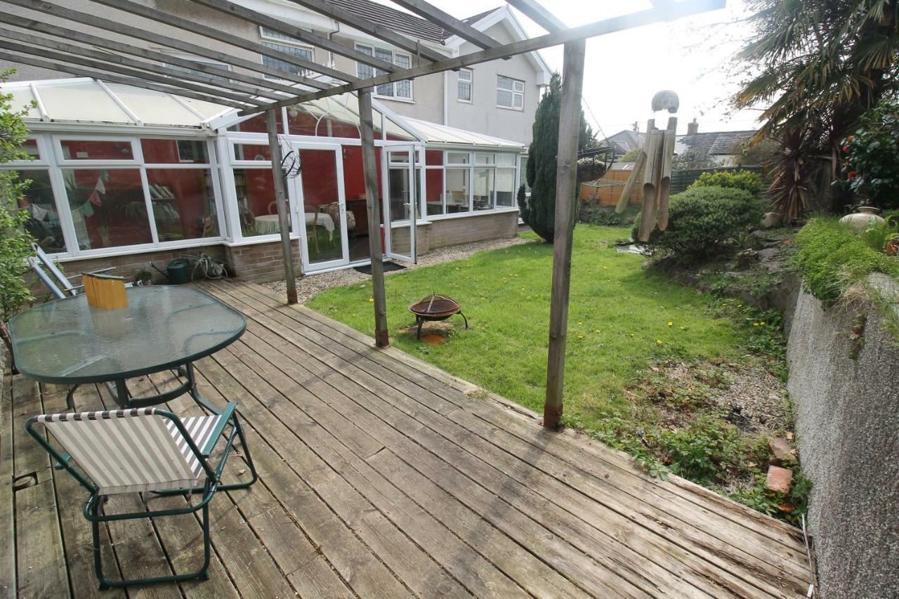 Large 4 Bedroom Family 2 Mins From Junction 32 Holiday home